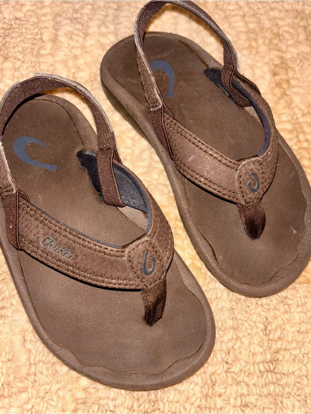 OluKai Brown flip flops back strap size boy US 11/12